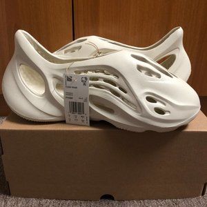 Yeezy Foam RNNR Sand